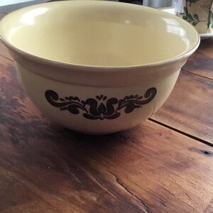 Pfaltzgraff Cream Mixing Bowl with Subtle Design